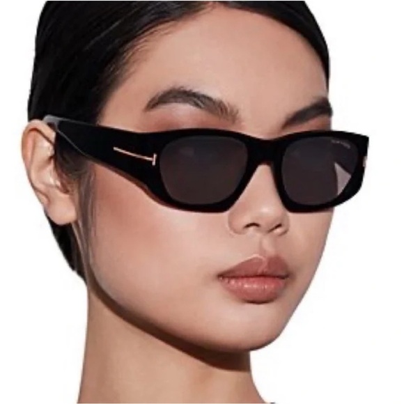 Tom Ford - sunglasses with case - Like New - never worn - 53-19-145 - Picture 11 of 15